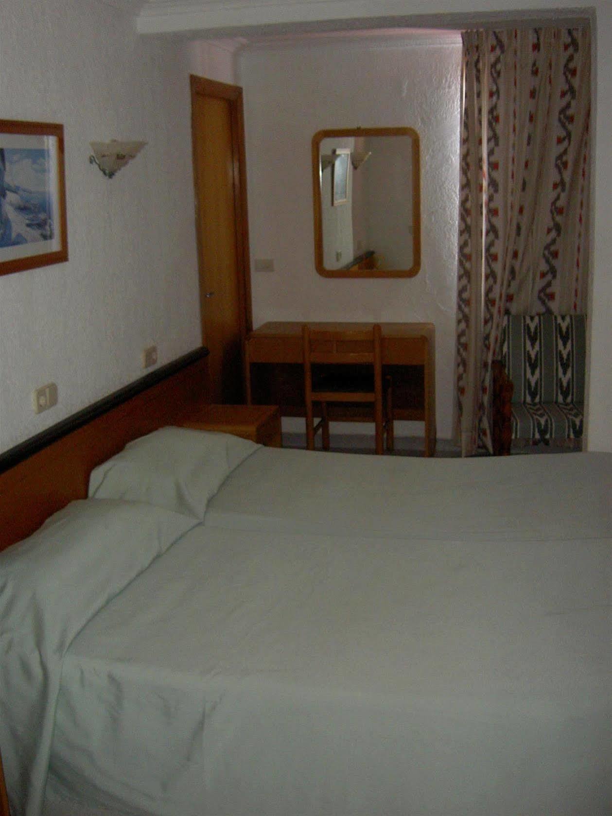 Hostal Port Corona Cala Ratjada  Exterior foto